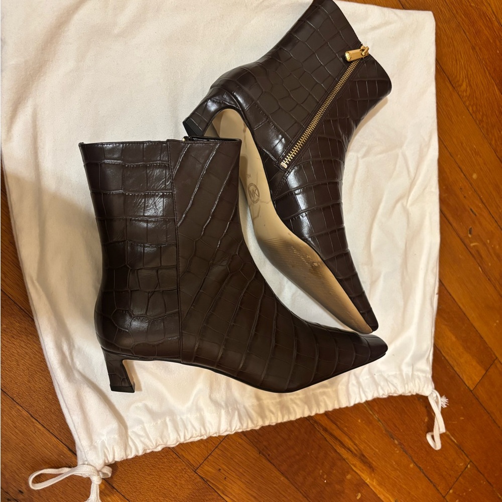 Elegant Brown Crocodile Pattern Boots worn 1X - Picture 6 of 6